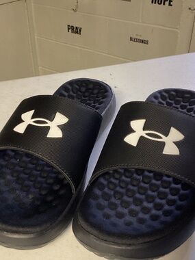 UNDER ARMOUR LADIES SLIDES SIZE 8 NEW BLK / WHITE.